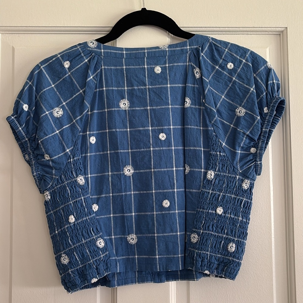 Madewell size 6 blue crop button up - Picture 3 of 3